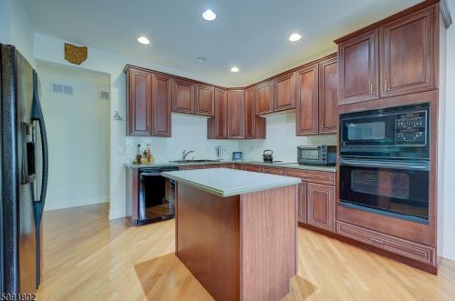 122 Mackenzie Ln, Parsippany NJ 07834-3723 exterior