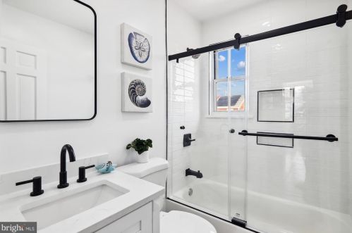 4963 12 St, Washington DC 20003-1414 exterior