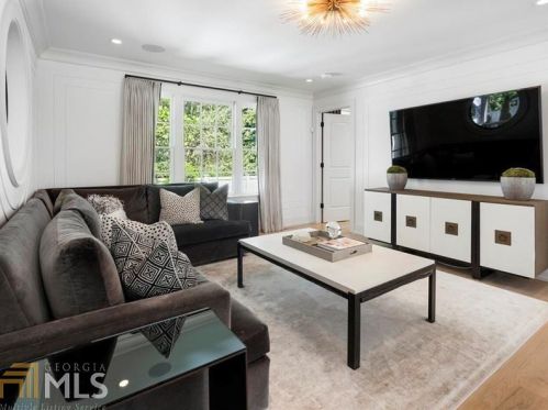 2312 Montview Dr, Atlanta GA 30305-4071 exterior