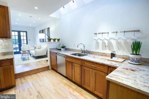 418 Capitol St, Washington DC  20003-4012 exterior