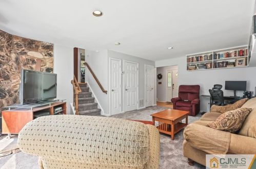 29 Sioux St, Old Bridge NJ 08857-1842 exterior