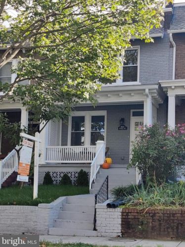 1607 D St, Washington DC  20003-2441 exterior