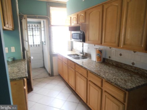 5834 3 St, Philadelphia PA 19106-1802 exterior