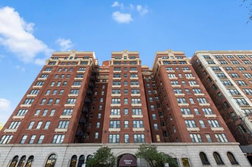 5300 Shore Dr, Chicago, IL 60615-5797