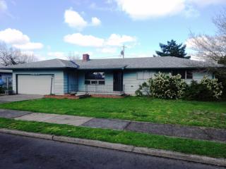 17147 Salmon St, Portland, OR 97233-4367