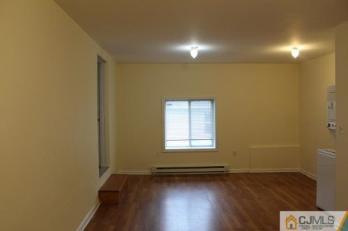 949 Ellis Pkwy, Edison NJ  08820-1725 exterior