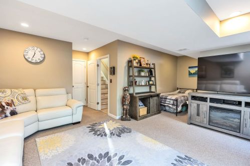 102 Bog Rd, Concord NH 03303-1008 exterior