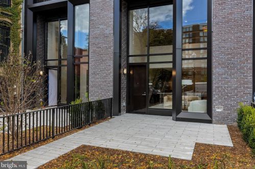 1334 8th St, Washington, DC 20001-4206