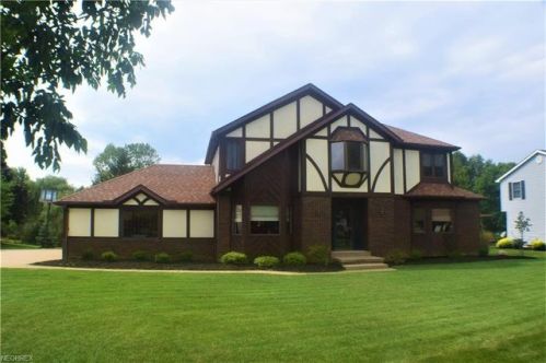 9922 Spearhead Dr, Cleveland, OH 44141-3155