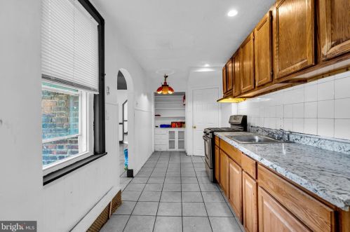 1003 Ironside Rd, Camden NJ 08104-2844 exterior