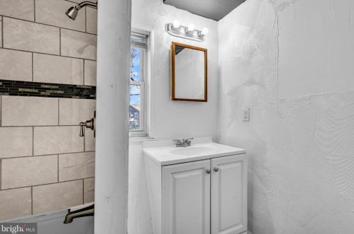 1003 Ironside Rd, Camden NJ 08104-2844 exterior