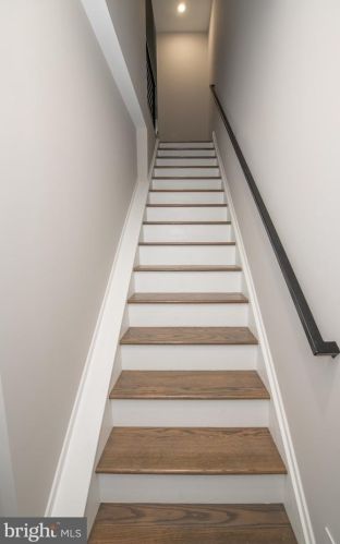 2213 Emerald St, Philadelphia PA 19134-3548 exterior