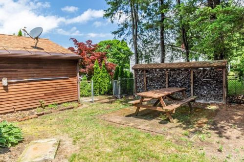 702 Knollwood Dr, Woonsocket RI 02895-2632 exterior