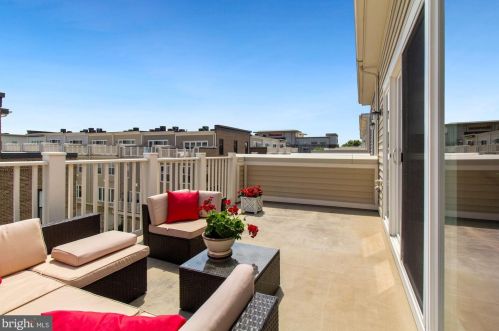 900 King Farm Blvd, Rockville MD  20850-6610 exterior