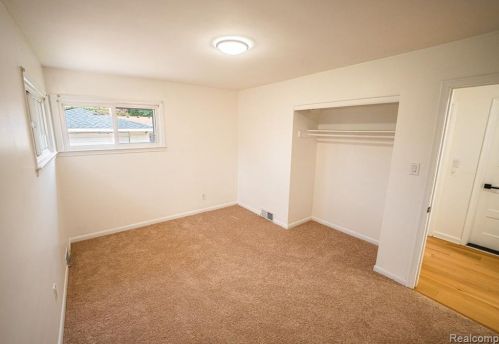 8451 Nightingale St, Dearborn Heights MI  48127-1203 exterior