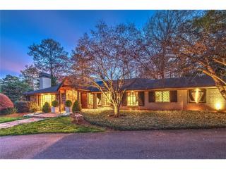 160 Blackland Dr, Atlanta GA  30342-4405 exterior