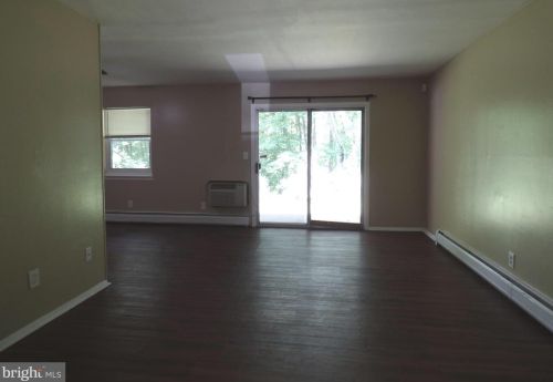 415 Garnet Dr, Burlington NJ 08016-4715 exterior