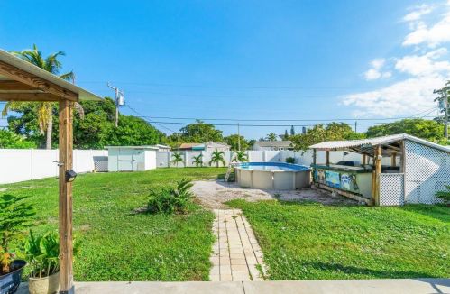 219 24 Ave, Boynton Beach FL 33435-6752 exterior