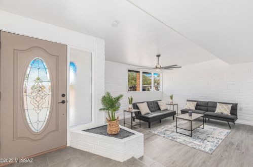 6174 Seneca St, Tucson, AZ 85712-3011