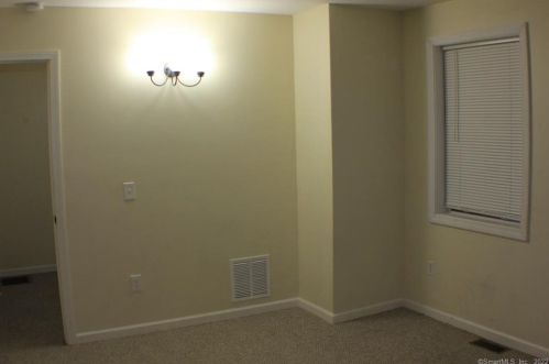 124 Pearl St, Enfield CT 06082-3546 exterior