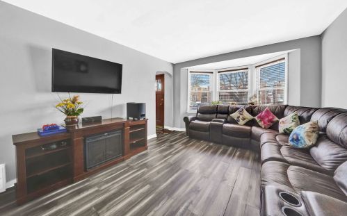 5252 Avers Ave, Chicago, IL 60632-3705