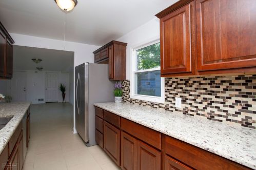 1052 Leith Ave, Waukegan IL 60085-2522 exterior