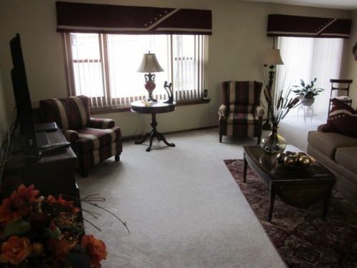 5031 Stonehedge Dr, Milwaukee, WI 53220-4628