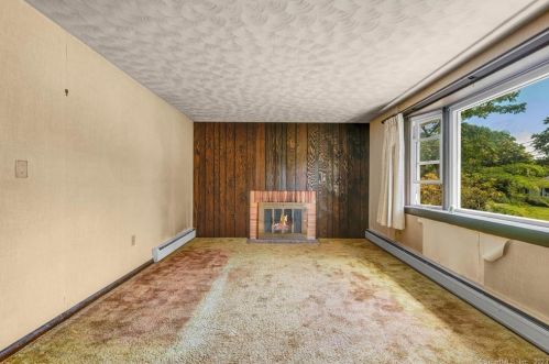 7 Cora St, Enfield CT 06082-5119 exterior