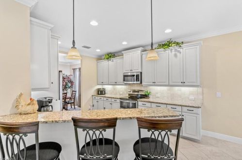 14393 Manchester Dr, Naples FL 34114-8657 exterior