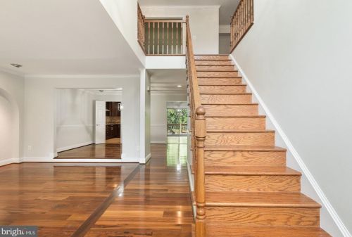 10127 Crestberry Pl, Bethesda MD  20817-1255 exterior