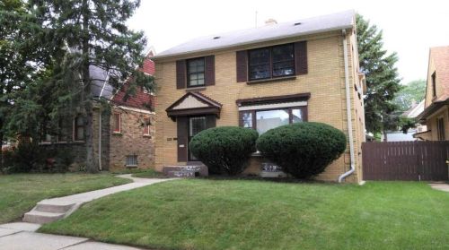 3139 52nd St, Milwaukee, WI 53216-3239