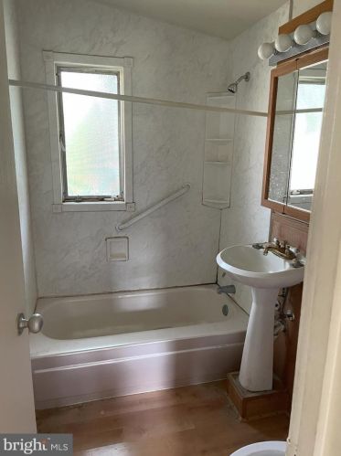 4000 Javins Dr, Alexandria VA  22310-2037 exterior