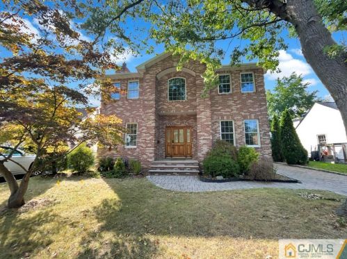 37 Carpenter Pl, Metuchen NJ 08840-2521 exterior