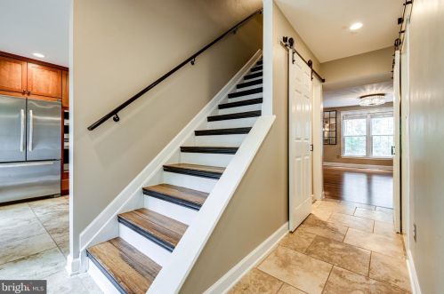 5909 Berkshire Ct, Alexandria VA  22303-1632 exterior