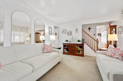 213 Clay Dr, Pittsburgh, PA 15235-3704