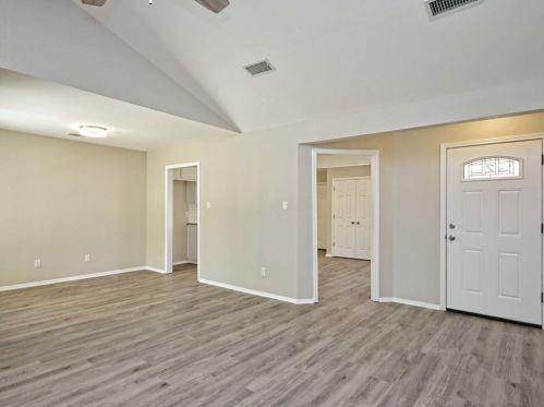 8302 Farmington Ct, Austin TX 78736-1744 exterior