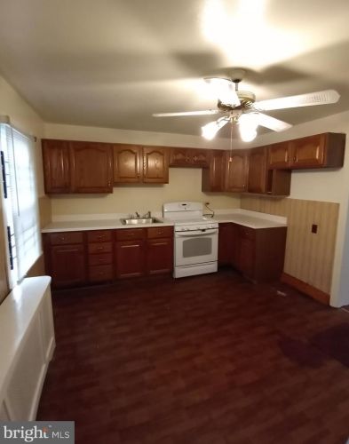 2824 10 St, Chester PA 19013-1605 exterior