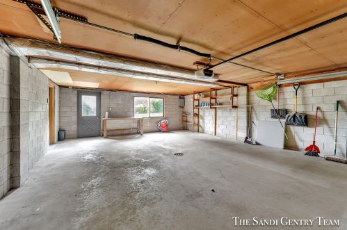 1845 Bonneville Dr, Meskegon MI 49441-3709 exterior