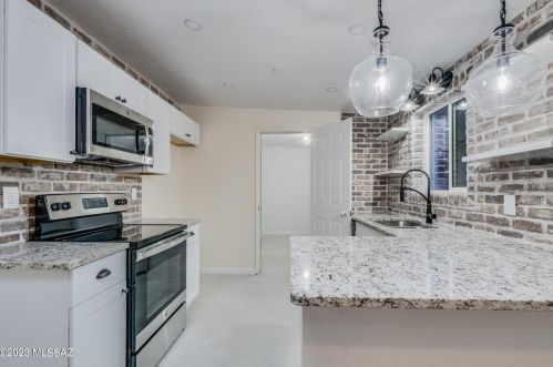 8507 20th St, Tucson, AZ 85710-5927