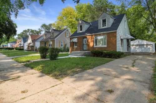 4526 46th St, Milwaukee, WI 53220-4104