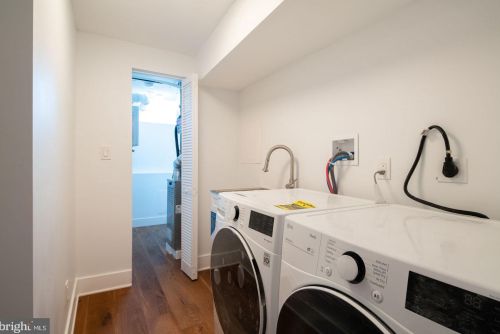 2833 Jackson St, Philadelphia PA  19145-2426 exterior