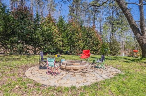 2802 Emerson Lake Dr, Lithonia GA  30078-6642 exterior