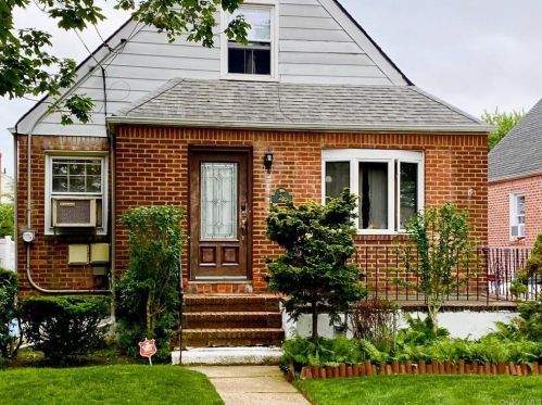 26 Dewitt St, Valley Stream, NY 11580-2219