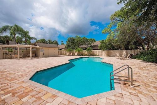 860 Meadowland Dr, Naples FL 34108-2509 exterior