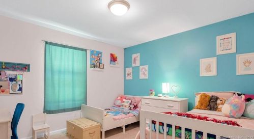 16 Pond Hill Rd, North Haven CT 06473-2831 exterior