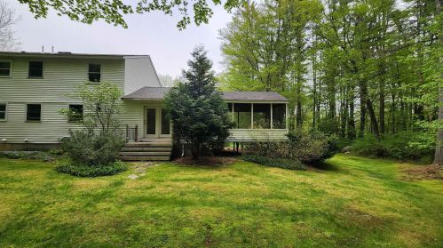 42 Hoit Rd, Concord NH  03301-1803 exterior