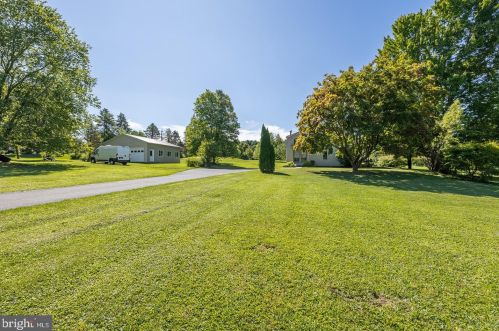 2416 Evergreen Ln, Pottstown PA 19465-8884 exterior