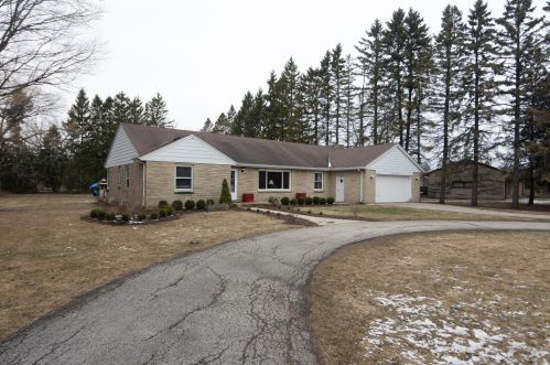 8733 Spruce Rd, Milwaukee WI 53217-1520 exterior