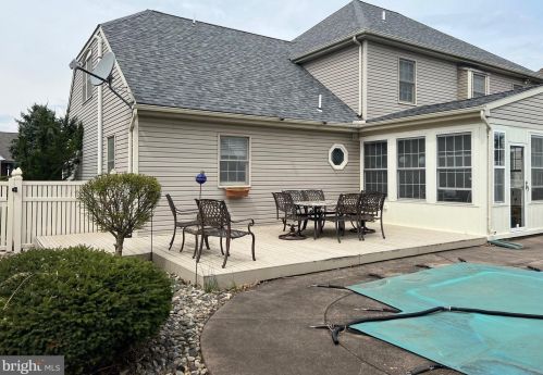 1011 Lehn Dr, Lancaster PA 17601-4884 exterior