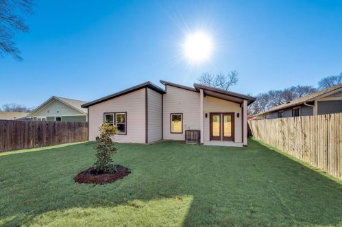 4547 Corregidor St, Dallas TX 75216-5015 exterior